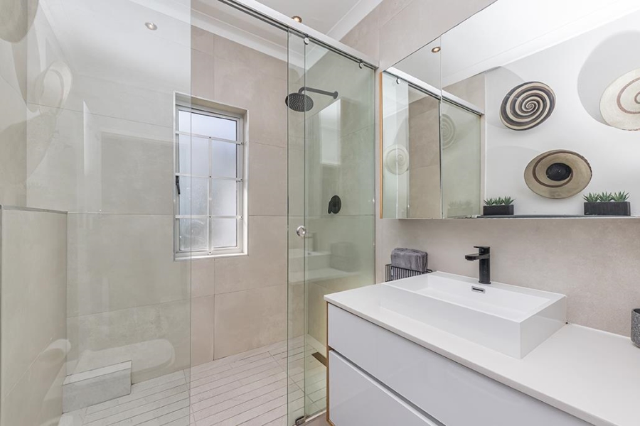 To Let 1 Bedroom Property for Rent in Sea Point Western Cape